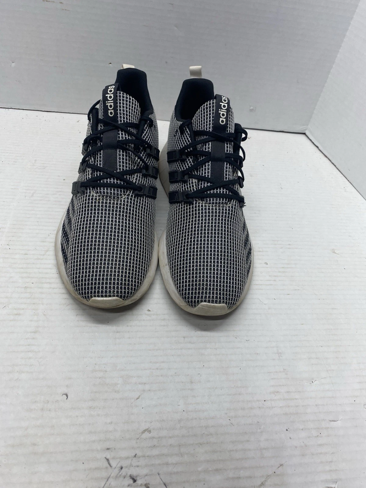 Scarpe da ginnastica Adidas Questar Flow uomo taglia 12 bianche nere stringate sneakers