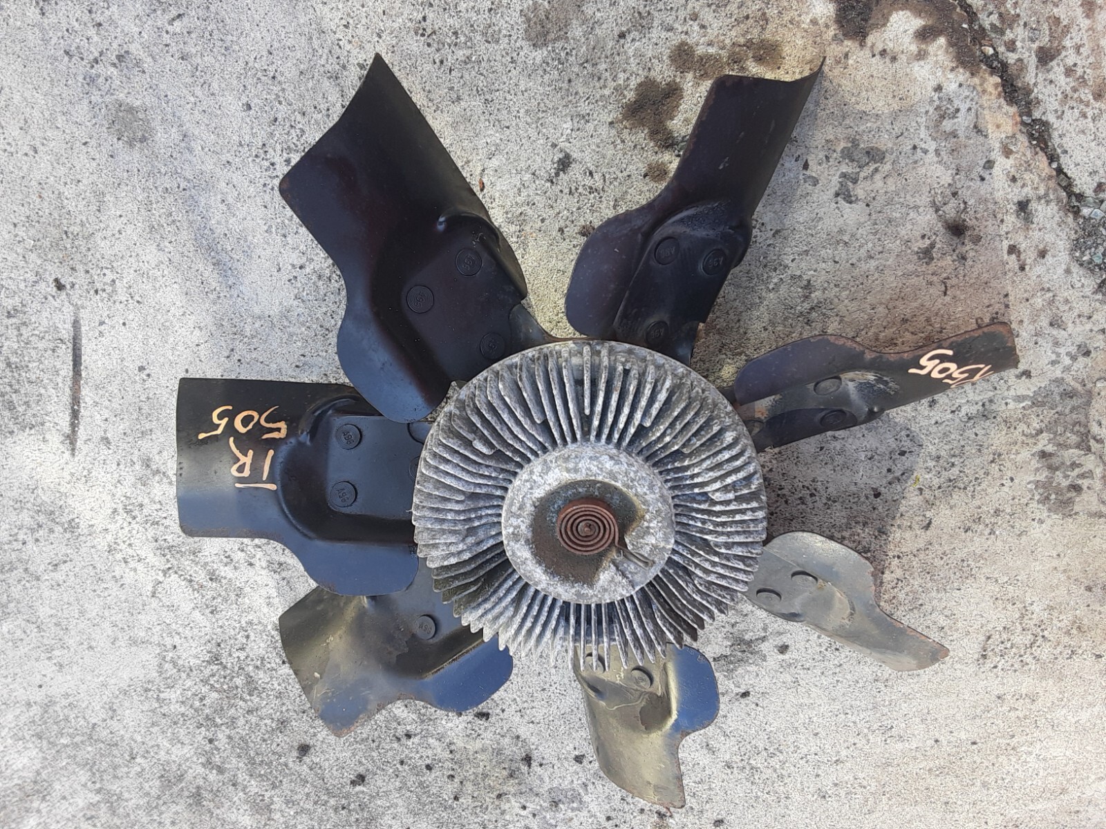 1993 1998 JEEP GRAND CHEROKEE FAN CLUTCH ASSEMBLY W/ BLADE OEM 326