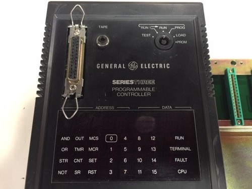 Controlador GE Fanuc serie tres, base IC630CHS308A, fuente de alimentación IC630PWR310A - Imagen 3 de 8