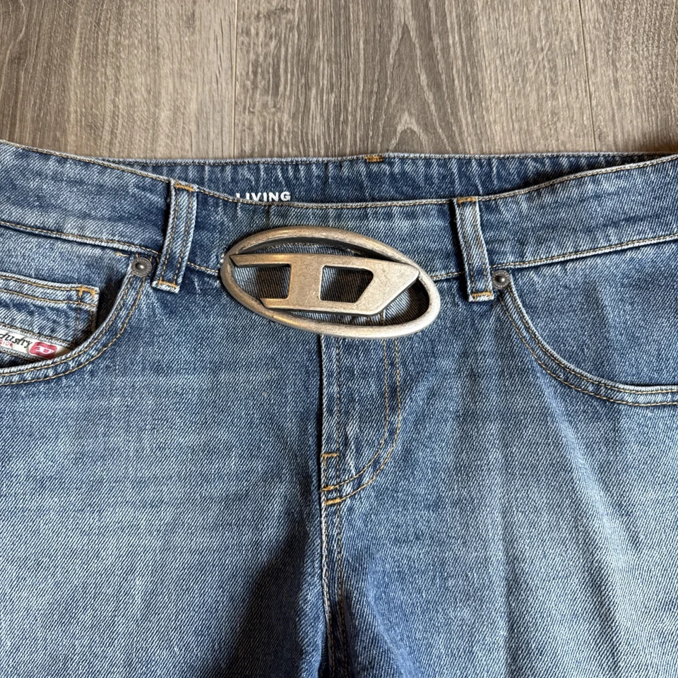 Diesel Pantalones Cortos Vaqueros con Hebilla Logo Talla W28 PVP £350 Foto 3 de 4