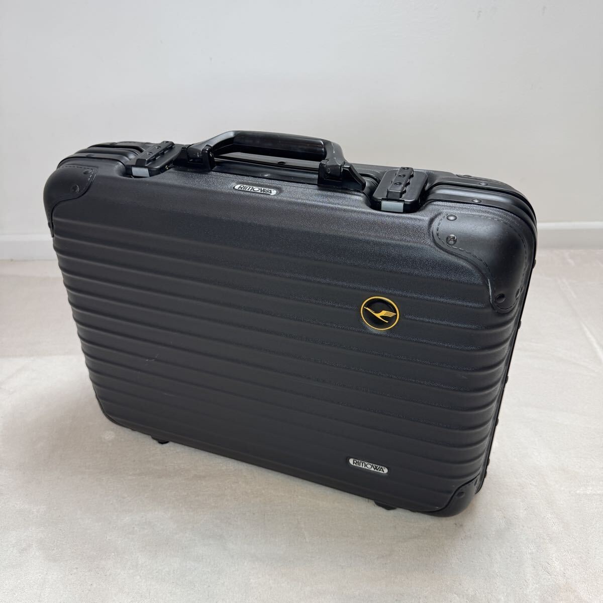 Lufthansa ファーストクラス RIMOWA セミハードケース（ブラック) Rimowa Lufthansa 32L Black 2-wheels Carry Case Suitcase Rare | eBay