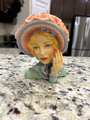 Cameo Girls Head Vase 1847 Angeline Blue Bonnet Beauty With Vase 2000 Edition