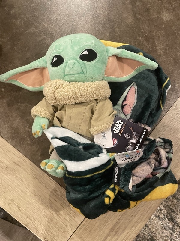 Star Wars Mandalorian Grogu NFL Green Bay Packers Disney Character & Throw Set!