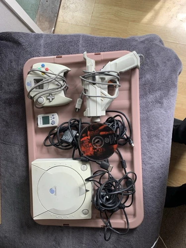 Sega Dreamcast Video Game Console with Controller 1 Game And Light Gun  vmu 