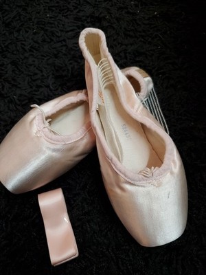 Sansha Pointe Ballet shoes Size 7..Ladies Size 5/5.5