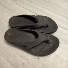 Oofos unisex grey sandals men's 9 women's 11