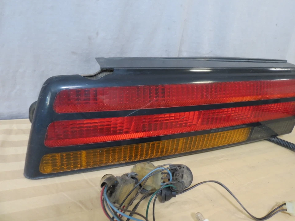 Lámpara de luz trasera de esquina izquierda Pontiac Firebird Formula 82-92 lado del conductor OEM Foto 3 de 4