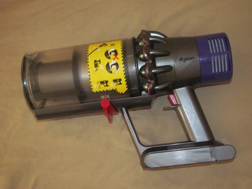 DYSON CYCLONE V10 ANIMAL CORDLESS HANDHELD  VACUUM CLEANER NEEDS BATTERY