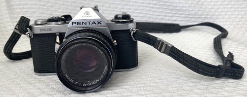 📸 Asahi Pentax ME SLR Camera w/ 50mm Lens + Filter - Untested, Appears to Work! - Picture 2 of 15