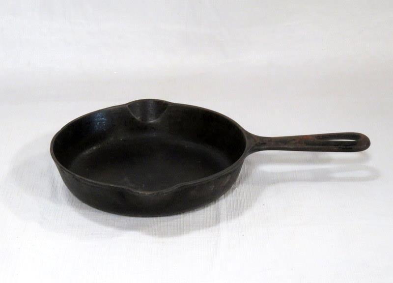 Griswold 3 Cast Iron Skillet 709H