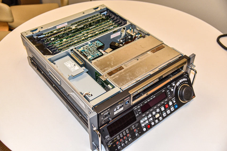 SONY HDW-M2000 HDCAM HD Digital Videocassette Recorder - Image 2 of 4