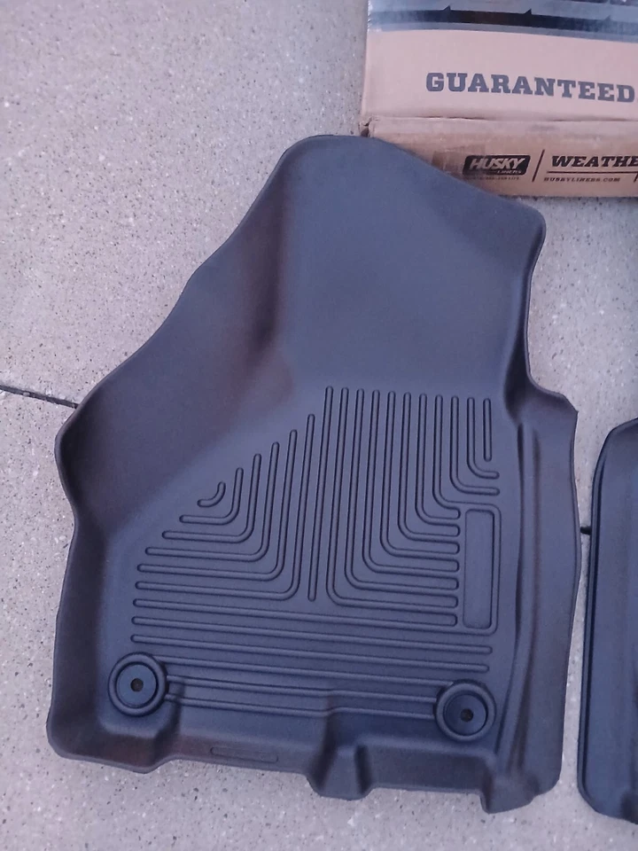 Alfombrillas moldeadas WeatherBeater para Ram 2500 3500 19-20 Ram 2500 3500 NUEVAS 13051 Foto 3 de 4