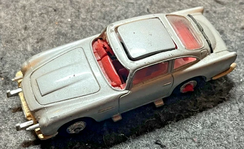 VINTAGE CORGI TOYS JAMES BOND 007 SILVER ASTON MARTIN DB5 MADE IN GT BRITAIN