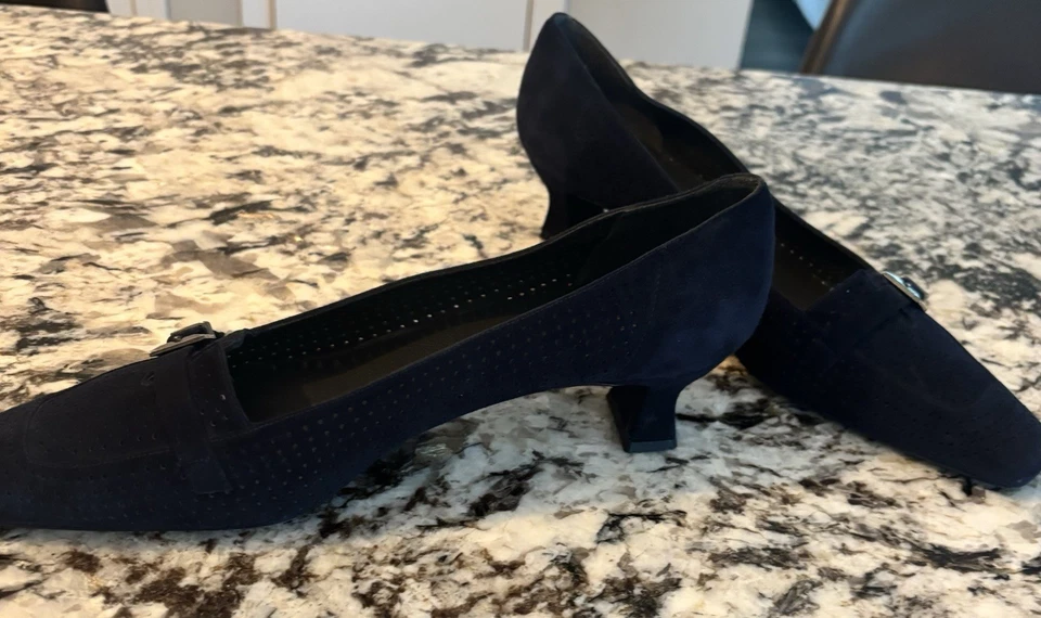 Tacones de gatito de gamuza azul marino Stuart Weitzman talla 10 Foto 4 de 4