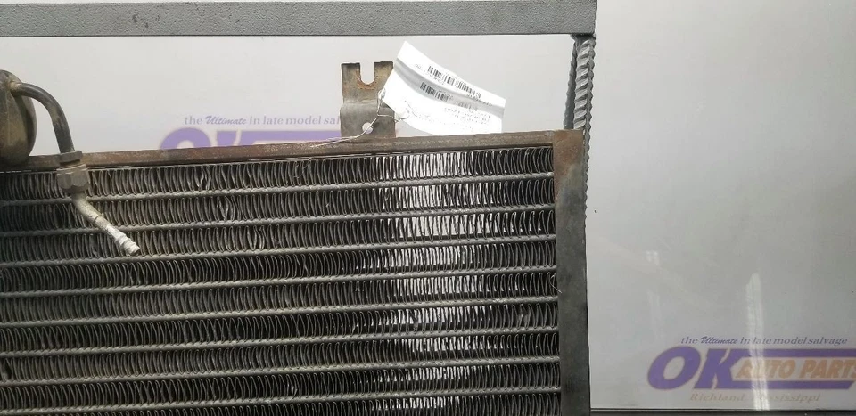 67 FORD THUNDERBIRD AT AC CONDENSER ASSEMBLY Foto 2 de 4