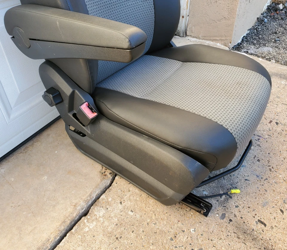 07-12 Dodge Freightliner Sprinter 2500 3500 Conjunto de asiento del conductor delantero izquierdo OEM Foto 4 de 4
