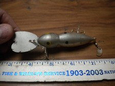 Silver / Gray  Hellbender Type Diving Lure  See Pictures For More Info