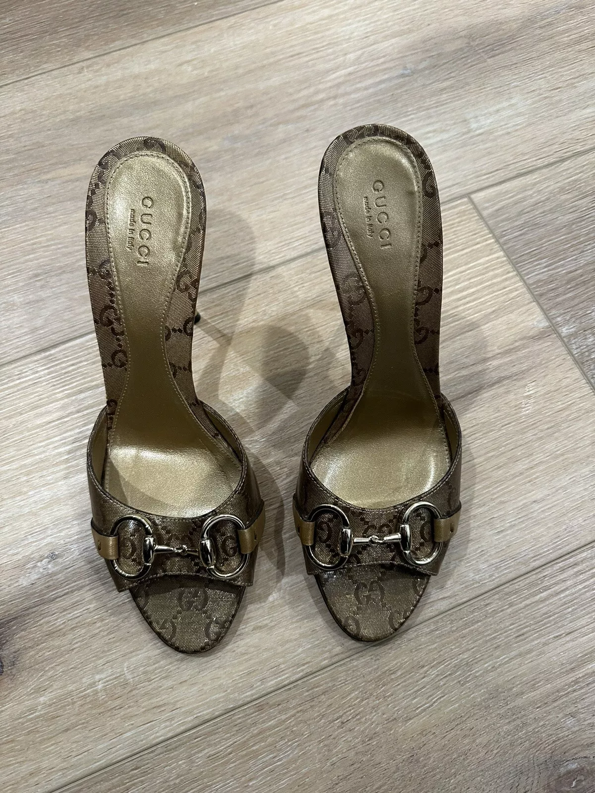 Sandales coulissantes Gucci taille 38,5