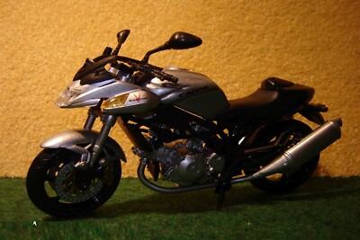 1:12 Cagiva V Raptor Silbermetallic NEW RAY 00382