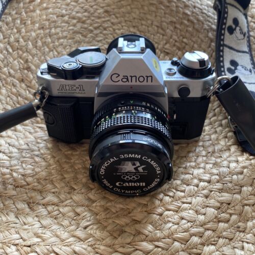 Ae-1 Program Vintage Canon Camera 1984 Olympic Games 35mm - Afbeelding 1 van 11