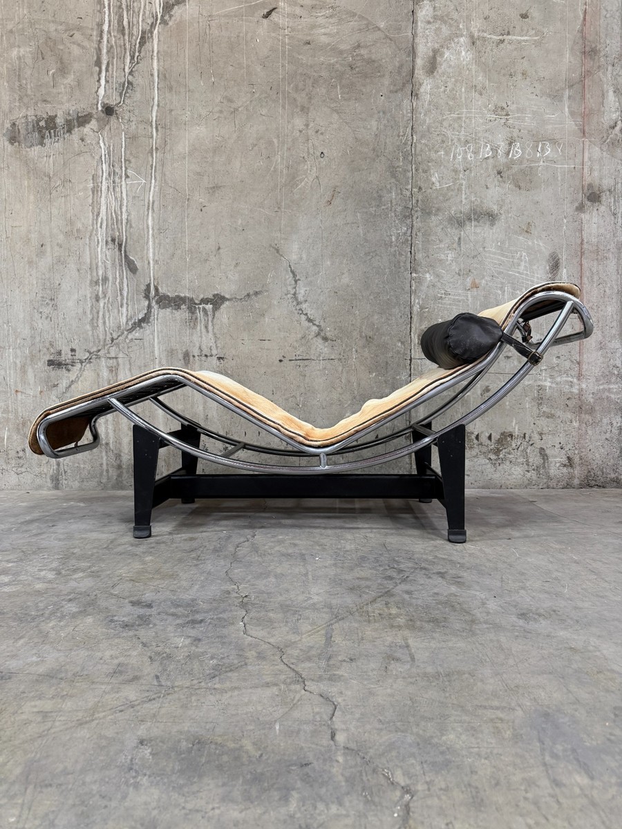 Le Corbusier's コルビュジエ cassina Vintage 1970s Cassina Le Corbusier LC4 Chaise Lounge Cowhide