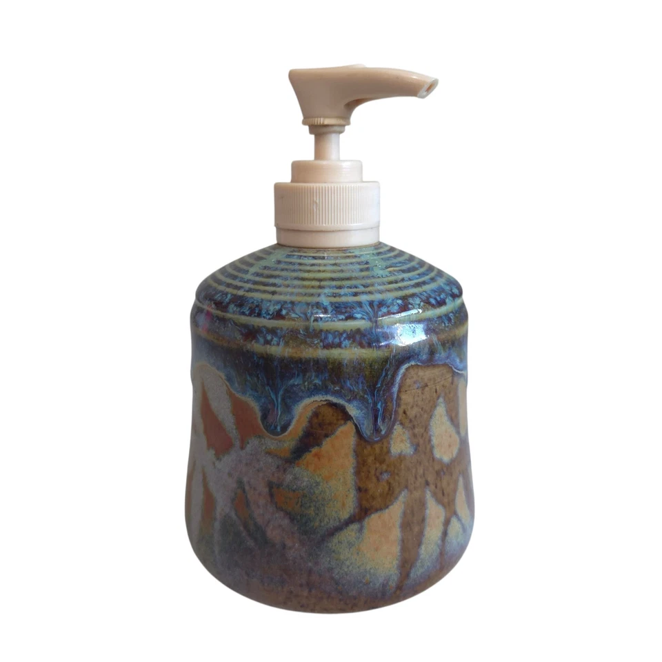 Bomba de cerámica dispensadora de jabón Studio firmada Foto 2 de 4
