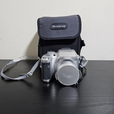 Fujifilm FinePix S3000 Digital Camera 3.2MP 6x Zoom  TESTED WORKS  W/ Case