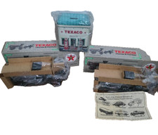Two 1991 ERTL Texaco Horse  Tanker Ltd Ed 8 Die Cast Locking and House Bank