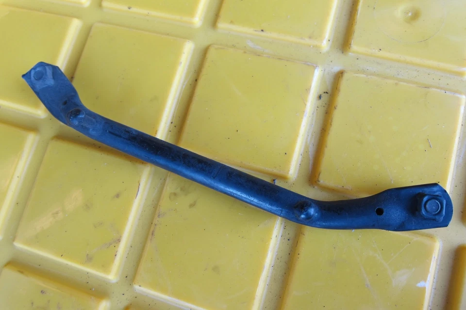 Kawasaki Ninja ZX6E 1996 barra de agarre trasera Foto 3 de 4