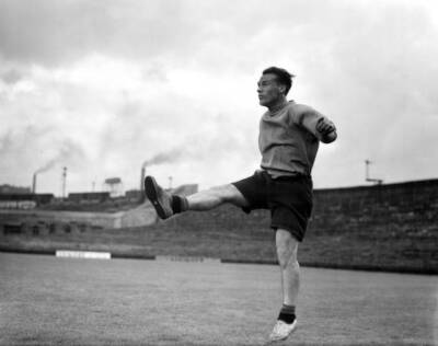 Bolton Wanderers' centre forward Nat Lofthouse who went on lat- 1950 Old Photo 1