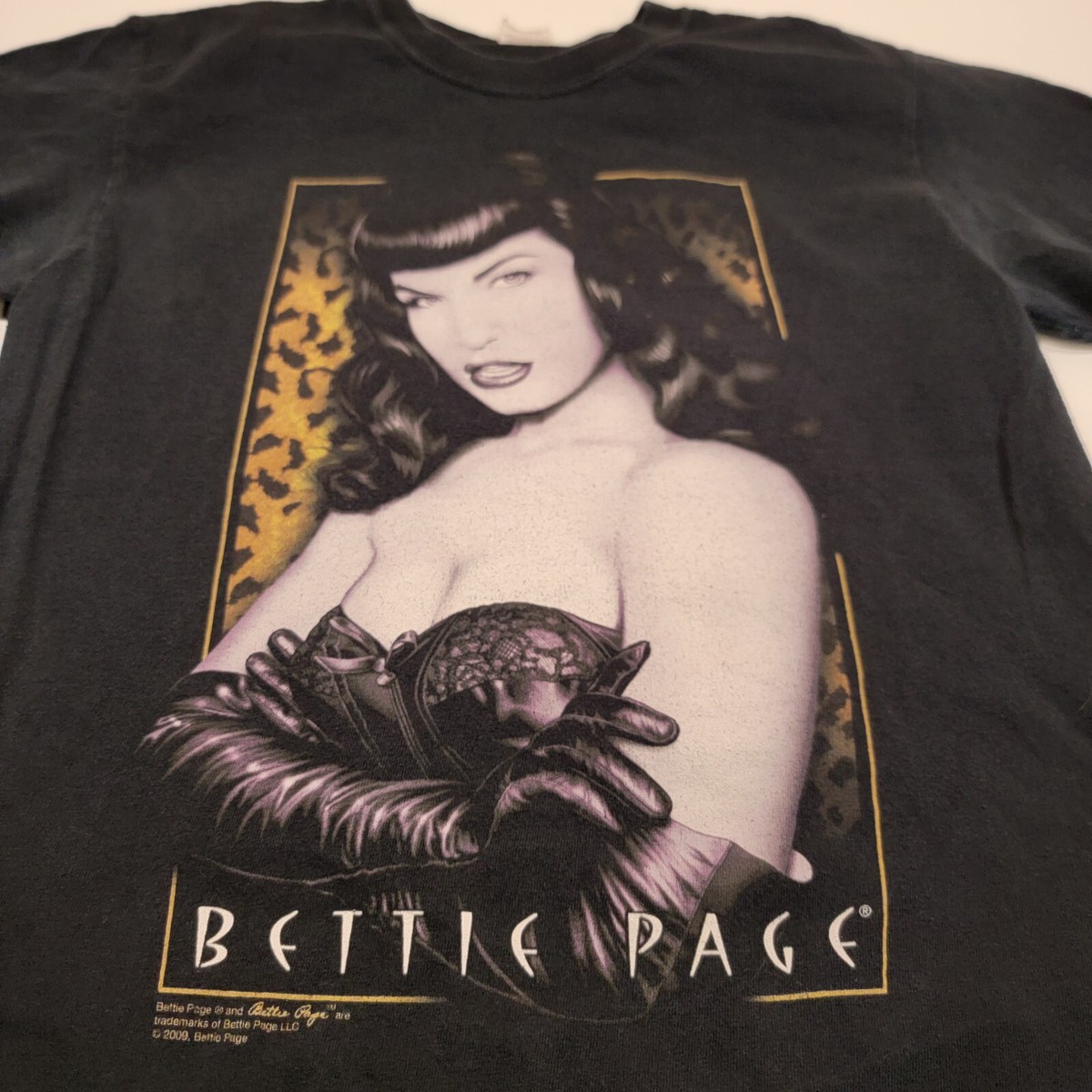 女優　Bettie Page ベティペイジ　Tシャツ　2008 2008 Bettie Page L Notorious Bettie Page Pinup Girl Model
