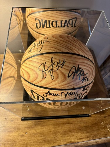 INDIANA FEVER Signed Eastern Conference Champion Basketball Ball w/ Display Case - Picture 4 of 7
