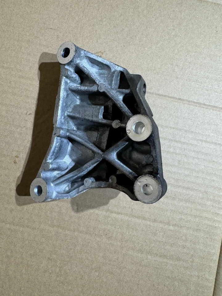 Soporte de montaje de motor para Jeep Cherokee 2014-2020 Mopar 68136835AB Foto 2 de 3