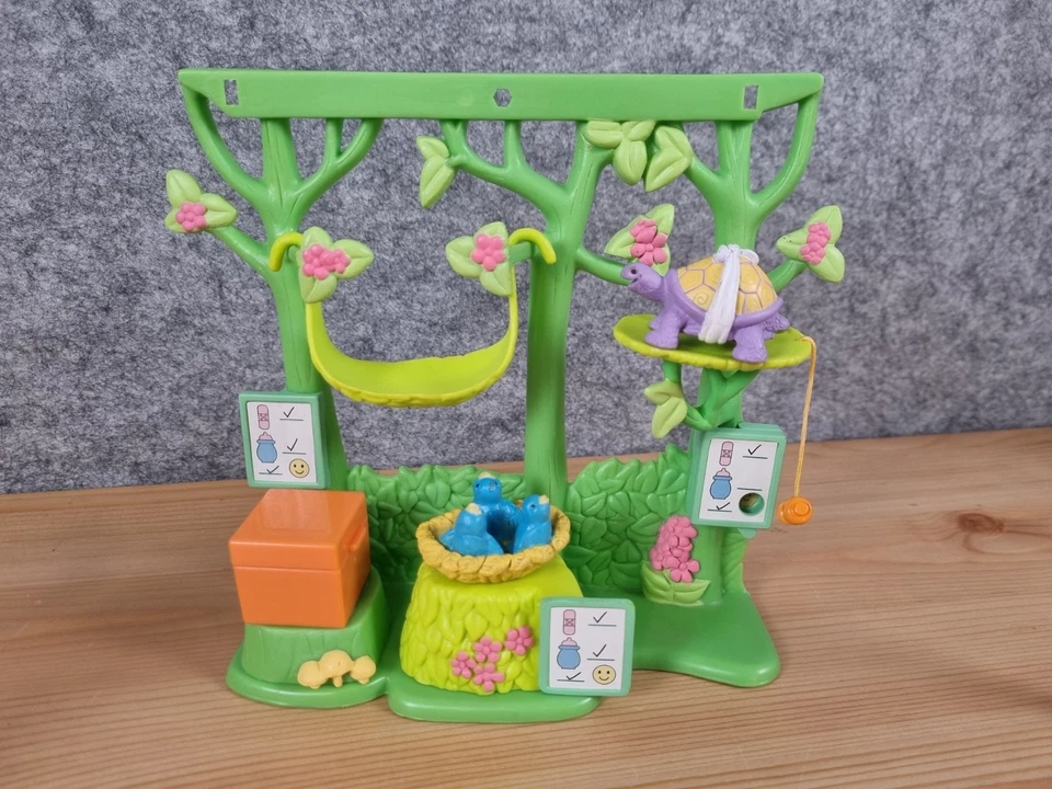Learning Curve Caring Corners Figures Mom And 2 Children + Table & Critters set - Image 4 of 4