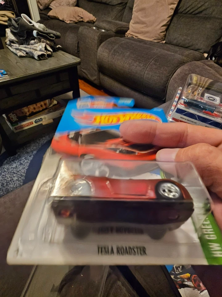 HOT WHEELS 2016 SUPER TREASURE HUNT *RED* TESLA ROADSTER SEALED MOC W/PROTECTOR - Image 2 of 4