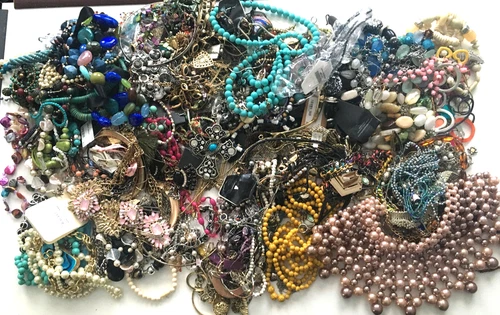 17 Lbs+ HUGE Vtg Costume to Fashion Jewelry lot Necklace Bead Chain UNSORTED