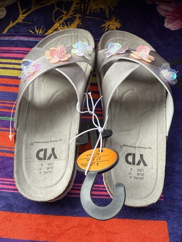 Girls Sandals Size 4 Teen. Silver Floral. BNWT - Picture 4 of 6