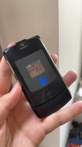 Unlocked Motorola Razr V3i Dolce Gabbnna (Limited Edition) Flip Mobile Phone
