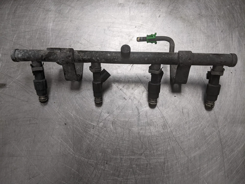 Juego de inyectores de combustible con riel para 98-00 Dodge Stratus 2.4 Foto 3 de 4