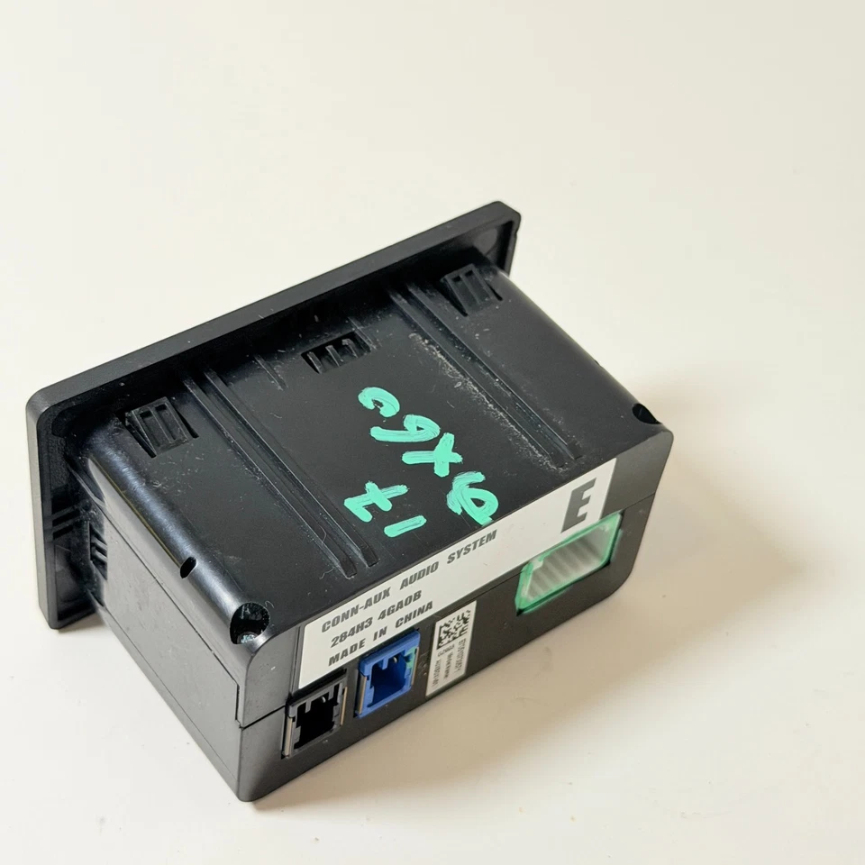 Nissan Pathfinder 2020 consola trasera puerto USB sistema de audio de sonido OEM 284H34GA0B Foto 3 de 4