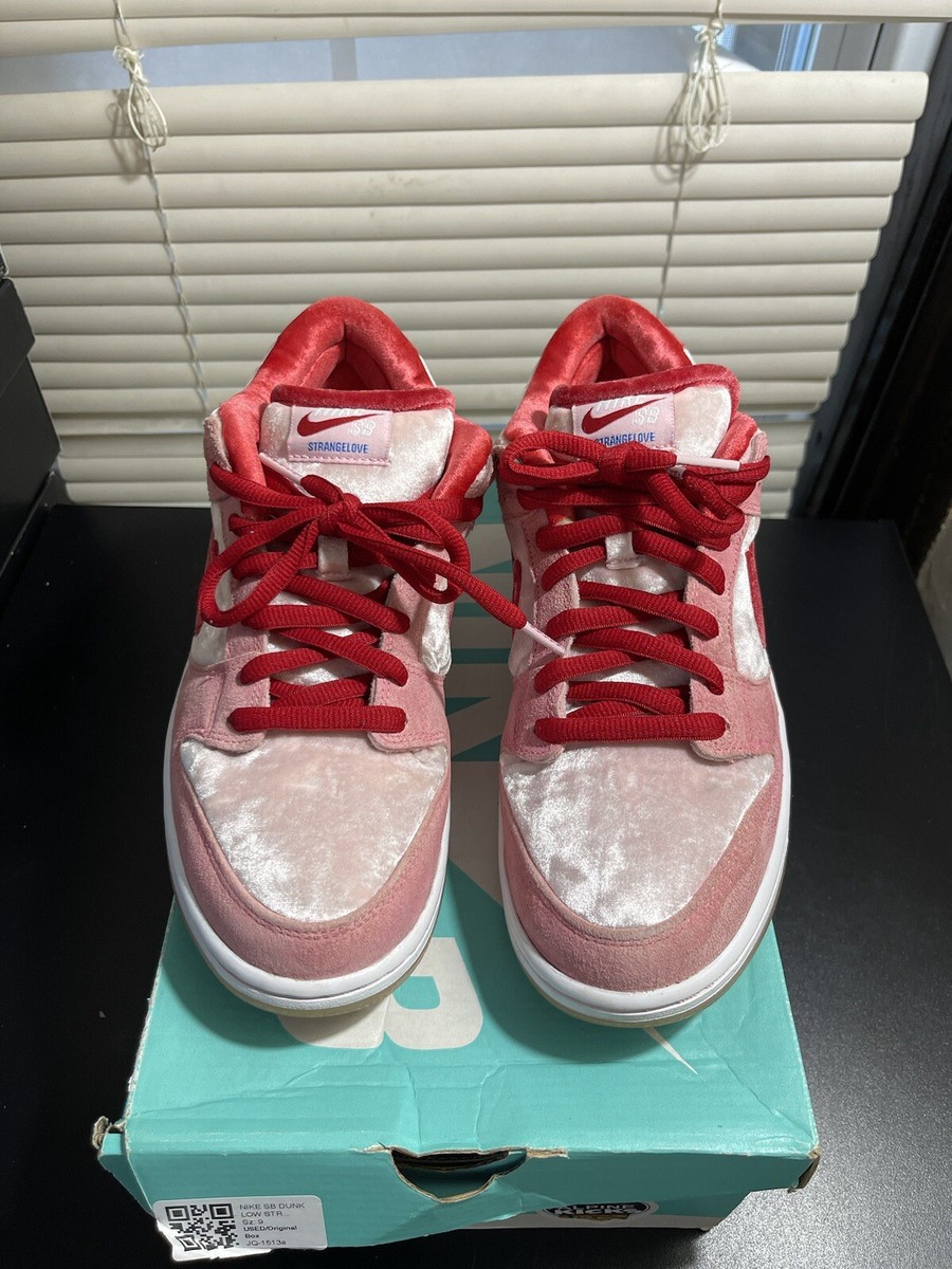 Nike Dunk Low SB x StrangeLove Valentines Day Size 9 Good Nike Dunk Low SB x StrangeLove Valentines Day Size 9 Good