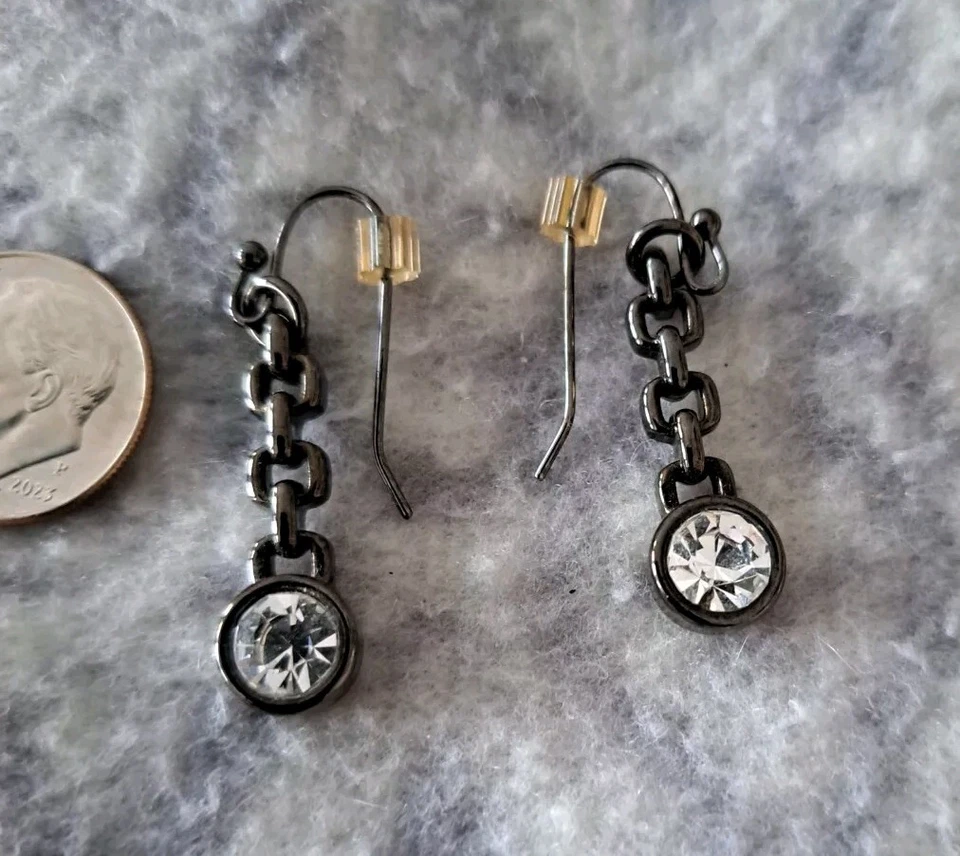 Pendientes Lia Sophia "Cumulus" tono hematita con cristales cortados Foto 4 de 4