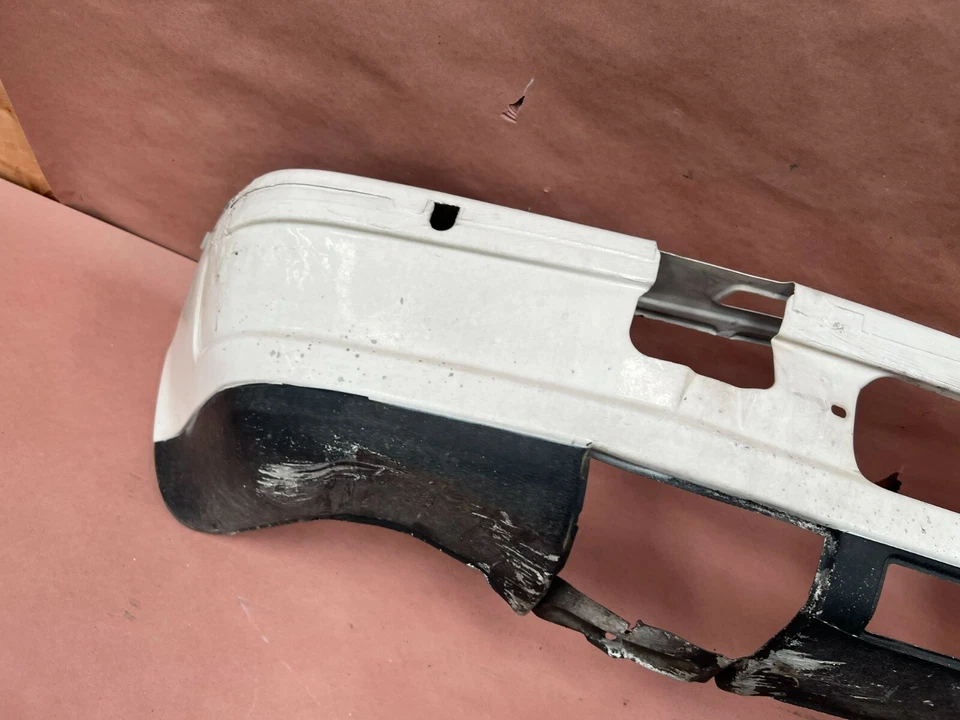 Soporte alerón cenefa inferior delantero BMW 524td diésel 528e E28 OEM #85222 Foto 4 de 4