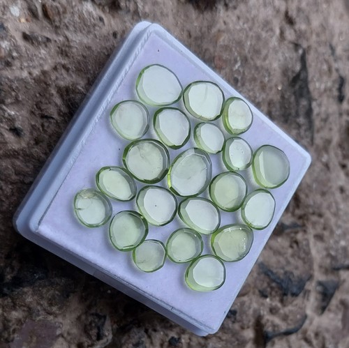 18.80 Ct 5.5x6 to 8x9 MM Natural Smooth Flat Green Peridot Slice 21 Pcs Lot - Picture 18 of 24