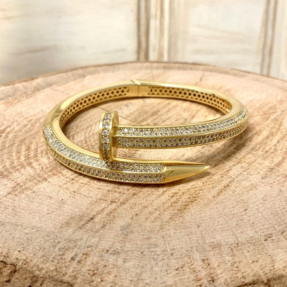 Grueso Impresionante Pulsera Chapada en Oro Amarillo Apilable Alta Gama Diseño Único