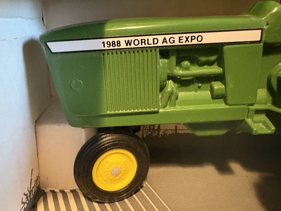 MODELOS A ESCALA 1/16 TRACTOR JOHN DEERE 1988 EXPOSICIÓN MUNDIAL EXHIBICIÓN GRANJA JUGUETE HF Foto 3 de 4