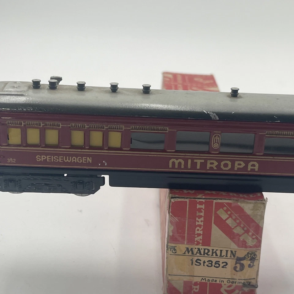 HO Vintage Marklin Mitropa Speisewagen 352 Express Diner Coach Maroon Tin - Image 4 of 4