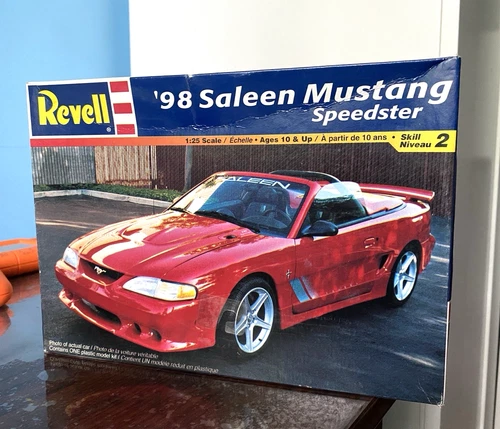 Revell Ford Saleen Mustang Speedster 1998 1/25 Model Kit di Montaggio Open Box - Picture 1 of 14