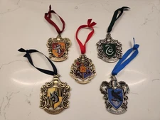 Wizarding World of Harry Potter Noble Collection Hogwarts Crest Pewter Ornaments