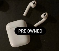 Apple AirPods (1st Generation) In-Ear Headsets with Charging Case Pre owned 